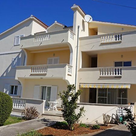 Apartments Sandra Sukosan Exterior photo