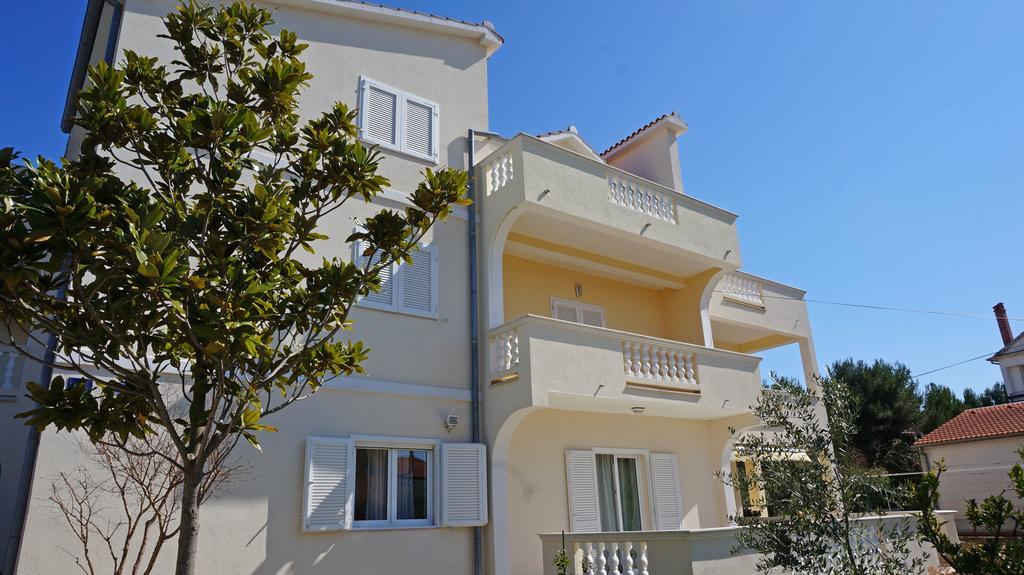 Apartments Sandra Sukosan Exterior photo